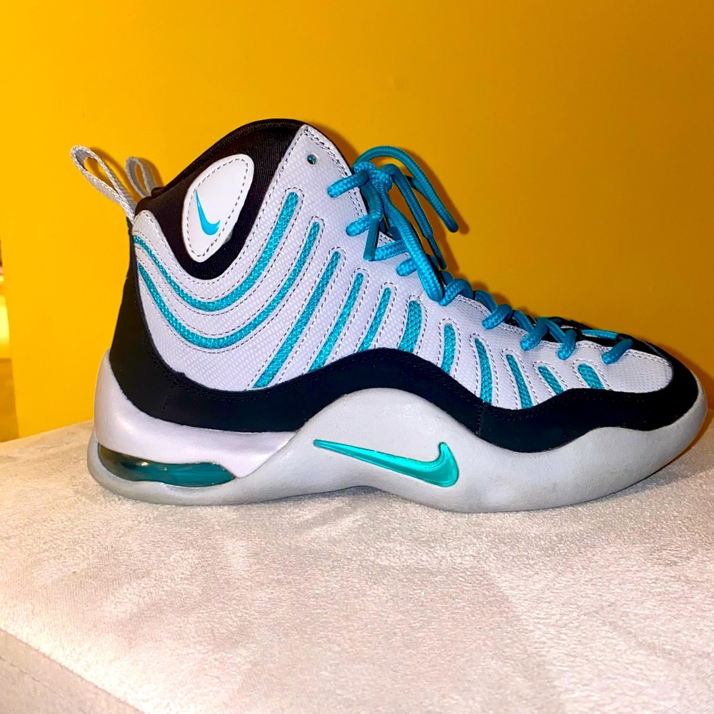 Nike Air Bakin’ (GS) Size 6.0